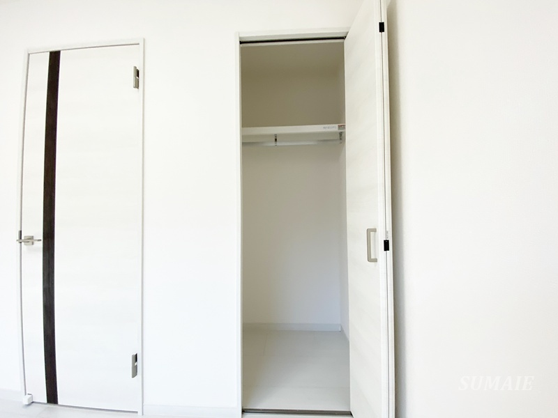 マーレ十条の収納|居室にあるクローゼットです☆