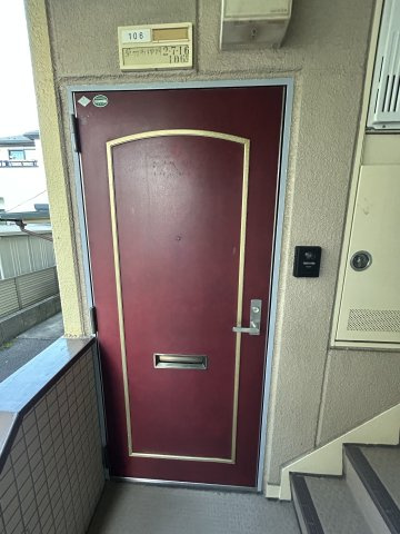 リバーサイドメゾンAの玄関