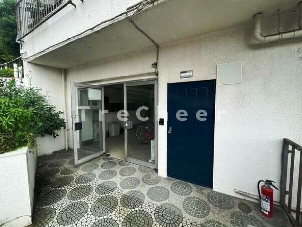 ルイ(LOUIS)のエントランス