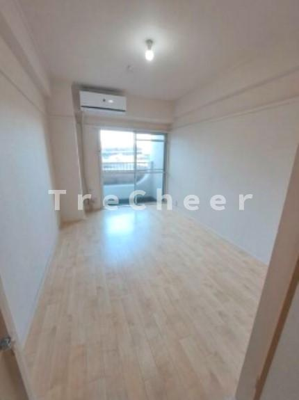 ルイ(LOUIS)の居間・リビング