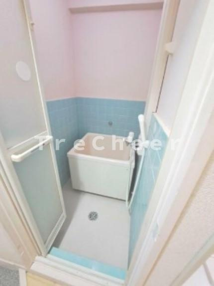 ルイ(LOUIS)の浴室