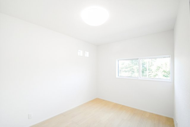 東御市県　中古住宅の洋室|2階：6帖