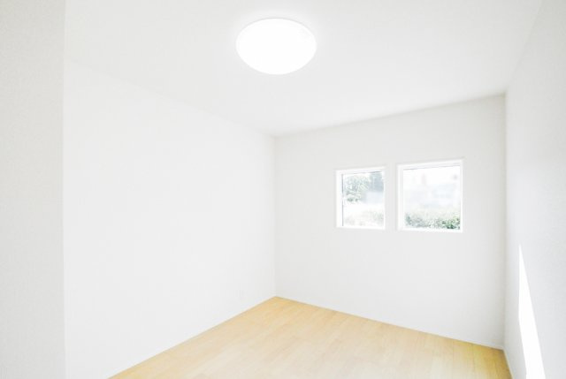 東御市県　中古住宅の洋室|1階：5.5帖