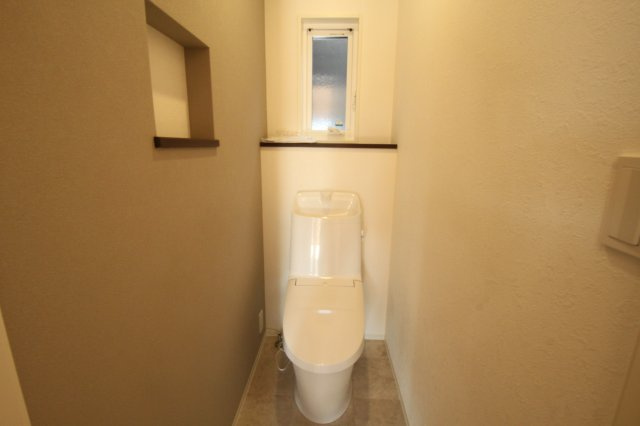 南国市篠原　Ｃ区画　新築戸建【全6区画】のトイレ|1F　温水洗浄便座