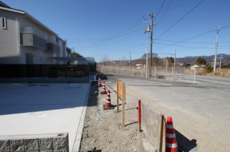 南国市篠原　Ｃ区画　新築戸建【全6区画】の前面道路含む現地写真