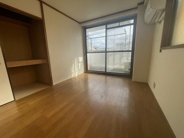 第２和光ビルの洋室