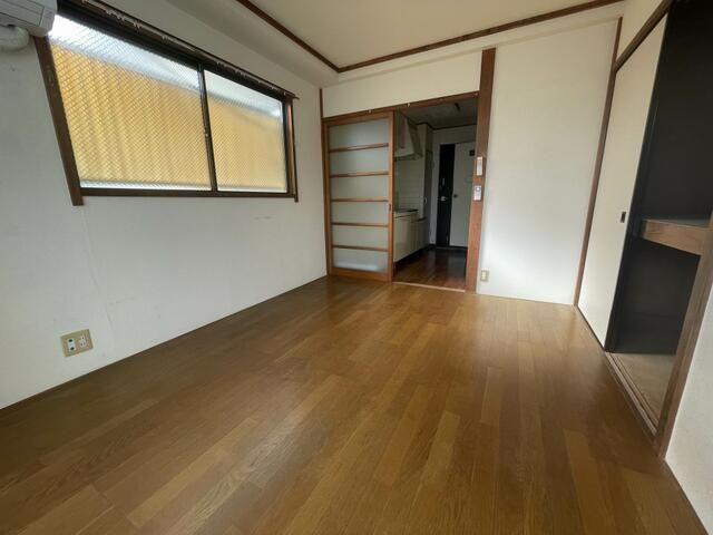 第２和光ビルの洋室