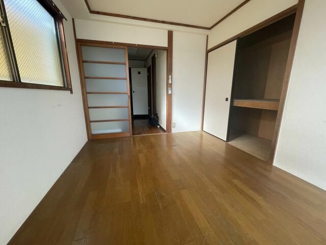 第２和光ビルの洋室