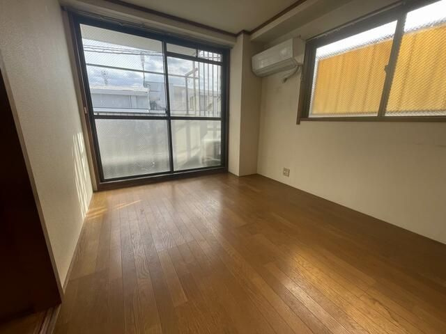 第２和光ビルの洋室