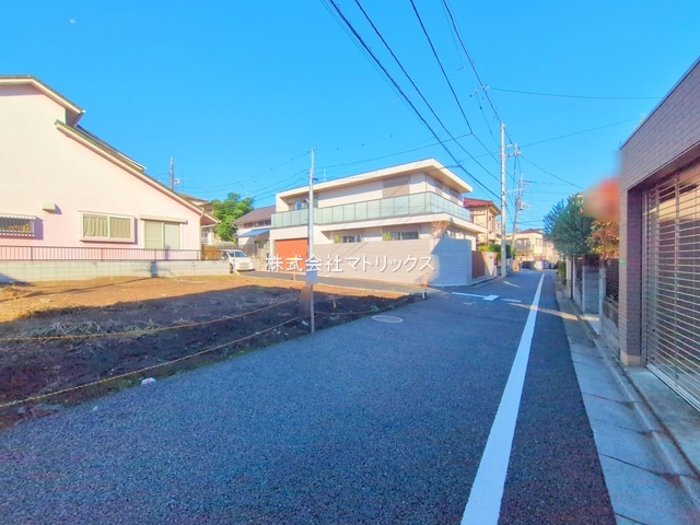 練馬区桜台6丁目　建築条件なし　角地含む全2区画の前面道路含む現地写真