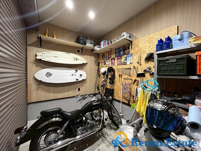 中古戸建　高座郡寒川町宮山の駐車場|趣味を楽しめる約6帖のガレージスペース♪
