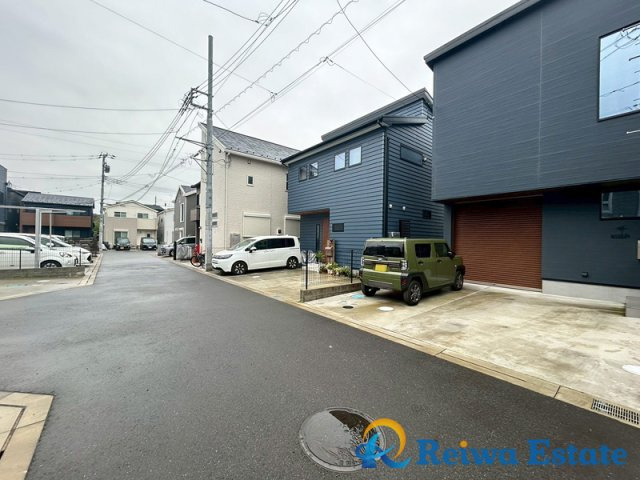 中古戸建　高座郡寒川町宮山の前面道路含む現地写真