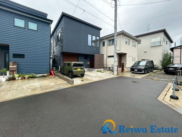 中古戸建　高座郡寒川町宮山の前面道路含む現地写真