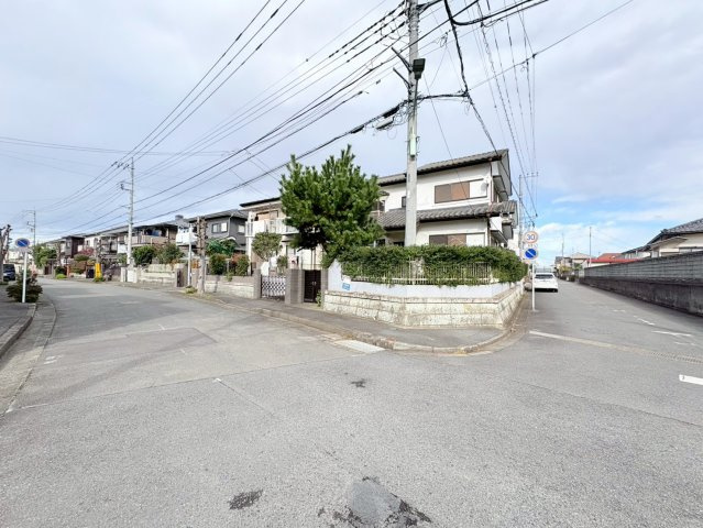 鶴ヶ島市藤金　建築条件なし売地　「若葉駅」徒歩20分　敷地56坪　【第一小学区】の前面道路含む現地写真