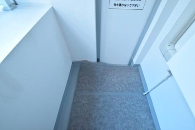 【バルコニー】 | ブランズ大手町 | 外からの目が気にならないバルコニーで洗濯物が干せます