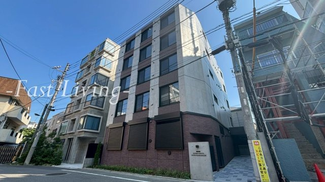 グローリオシェルト四谷坂町のエントランス