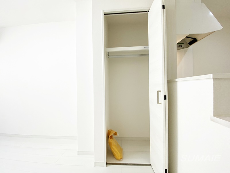 マーレ十条の収納|リビングにある収納です☆