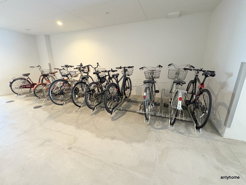 セレニテ東三国ミラク　仲介手数料無料の駐車場