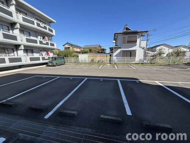 カームヒルズSの駐車場