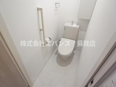 【トイレ】 | 中央区蘇我四丁目戸建貸家 | 落ち着いたトイレです