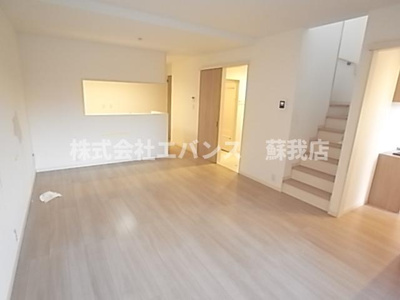 【居間・リビング】 | 中央区蘇我四丁目戸建貸家 | おしゃれな居間です