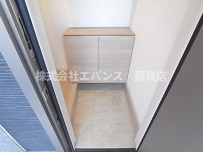 【玄関】 | 中央区蘇我四丁目戸建貸家 | きれいな玄関です