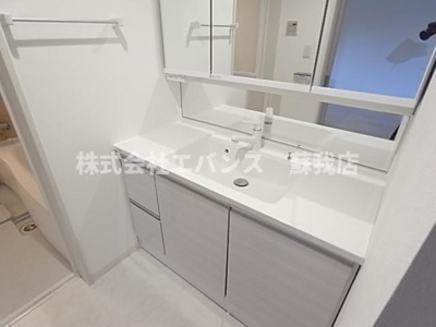 【独立洗面台】 | 中央区蘇我四丁目戸建貸家 | 独立洗面化粧台が付いています