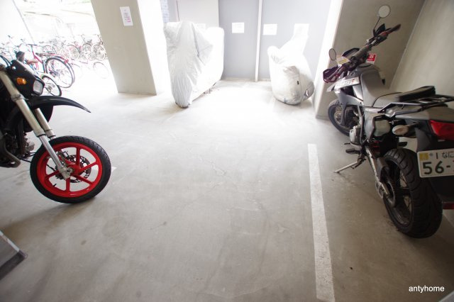 ディナスティ福島2　仲介手数料無料の駐車場