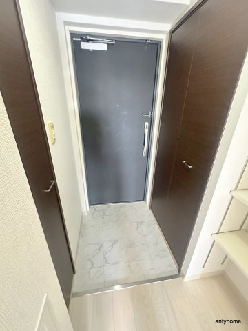 ルクレ難波　仲介手数料無料の玄関