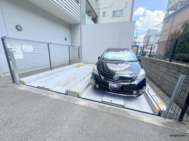ルクレ難波　仲介手数料無料の駐車場