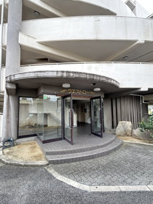 【エントランス】 | ウエストロー西取石