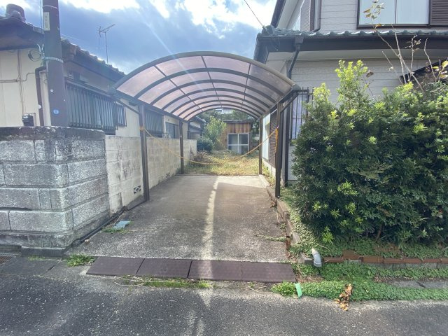 南今泉477中古一戸建ての駐車場
