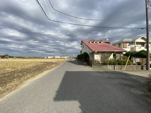 南今泉477中古一戸建ての前面道路含む現地写真
