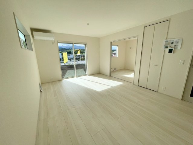 【居間・リビング】 | 富岡市富岡第13　駐車3台＋リビングエアコン付き！