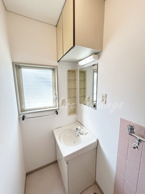 【洗面所】 | コーポ太平台 | 明るい洗面所です