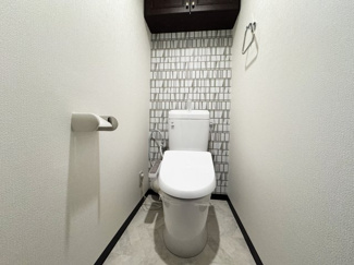 【トイレ】 | ライオンズマンション伏見 | 【トイレ】暖房便座、温水洗浄機能付きで寒い時期も安心です。