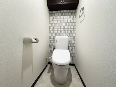 【トイレ】 | ライオンズマンション伏見 | 【トイレ】暖房便座、温水洗浄機能付きで寒い時期も安心です。