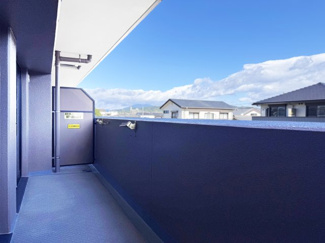 【バルコニー】 | ライオンズマンション伏見 | 【バルコニー】東向きバルコニーは気持ちの良い朝日が差し込みます。4階部分で陽当り・風通し良好です。