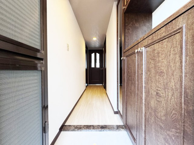 【玄関】 | ライオンズマンション伏見 | 【玄関】シューズボックスが完備されているので、玄関を綺麗に保つことができます。