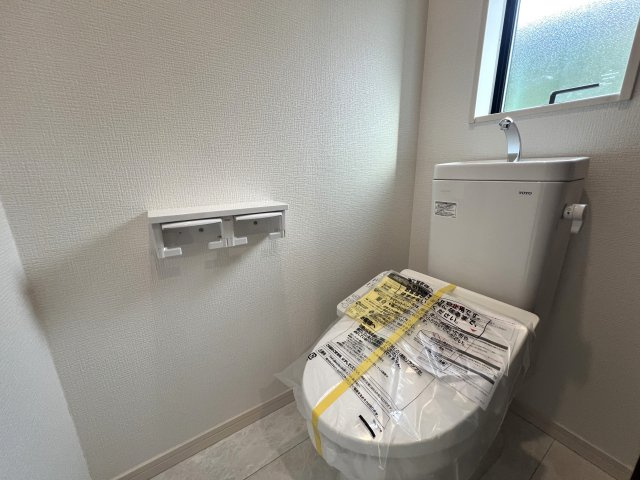 南側３部屋バルコニーアクセス！洗濯物めっちゃ干せます！港南区下永谷５丁目新築戸建のトイレ|トイレです