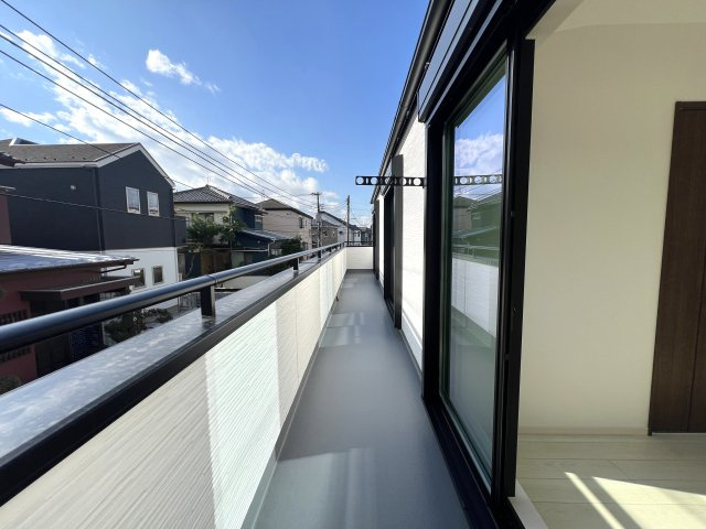南側３部屋バルコニーアクセス！洗濯物めっちゃ干せます！港南区下永谷５丁目新築戸建のバルコニー|陽当たり良好なバルコニーです