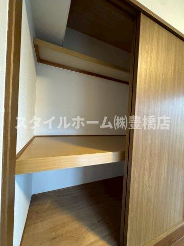 ハイツ船町の収納|同建物内別部屋の写真です。