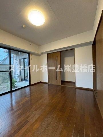 ハイツ船町の居間・リビング|同建物内別部屋の写真です。