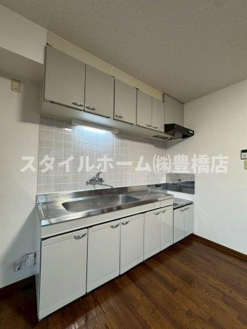 ハイツ船町の居間・リビング|同建物内別部屋の写真です。
