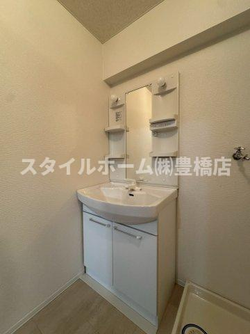 ハイツ船町の玄関|同建物内別部屋の写真です。