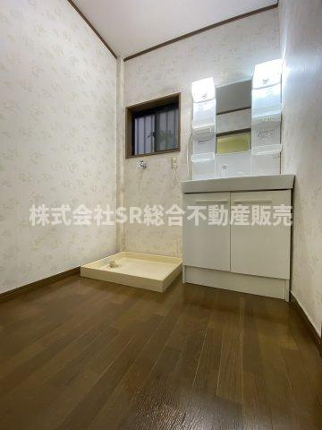 吉原1丁目中古戸建の脱衣所|室内洗濯機置場もあり、広めの脱衣場です！