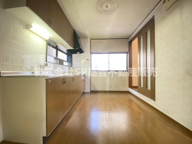 吉原1丁目中古戸建のキッチン|ご家族と毎日顔を合わせられる造りです！