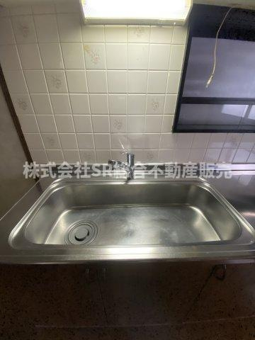 吉原1丁目中古戸建のキッチン|シンクが広いので洗い物がしやすいです！
