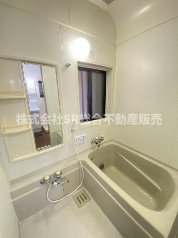 吉原1丁目中古戸建の浴室|お風呂には窓もあり、換気がバッチリとできます☆