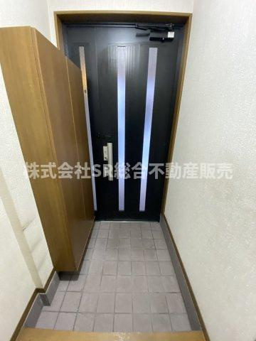 吉原1丁目中古戸建の玄関|玄関にはシューズボックスもあり、広く使えます！